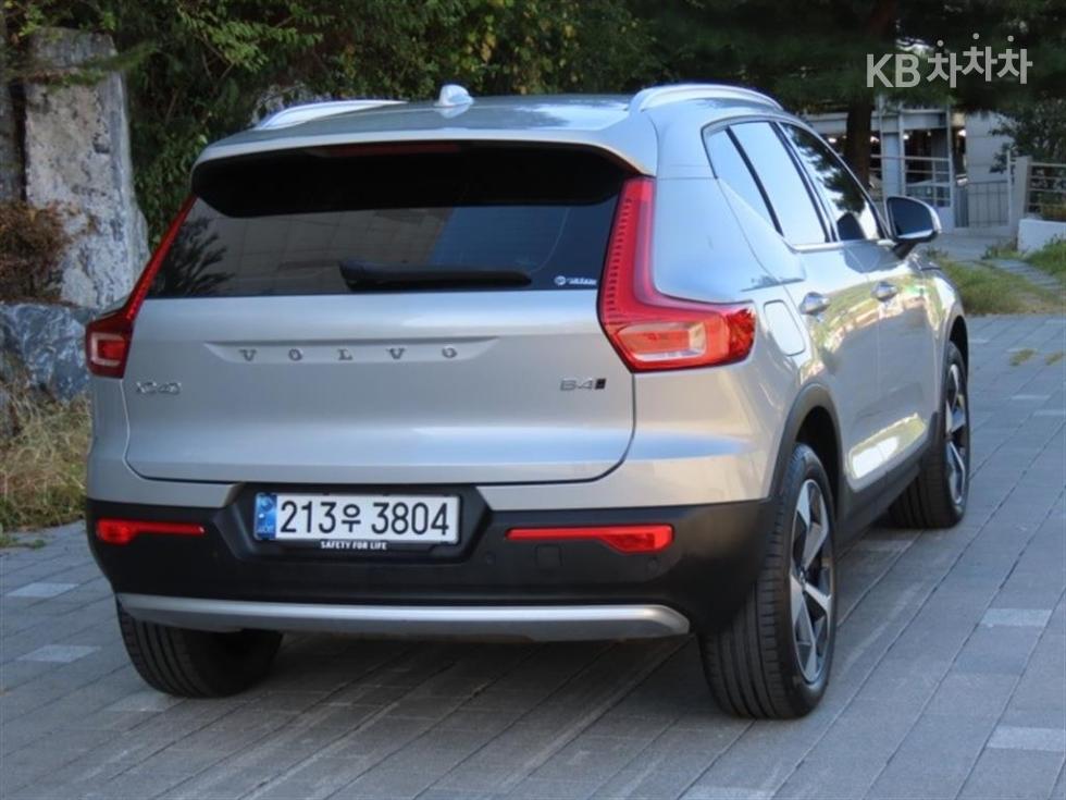 Volvo XC40 Ultimate Bright — фото 3