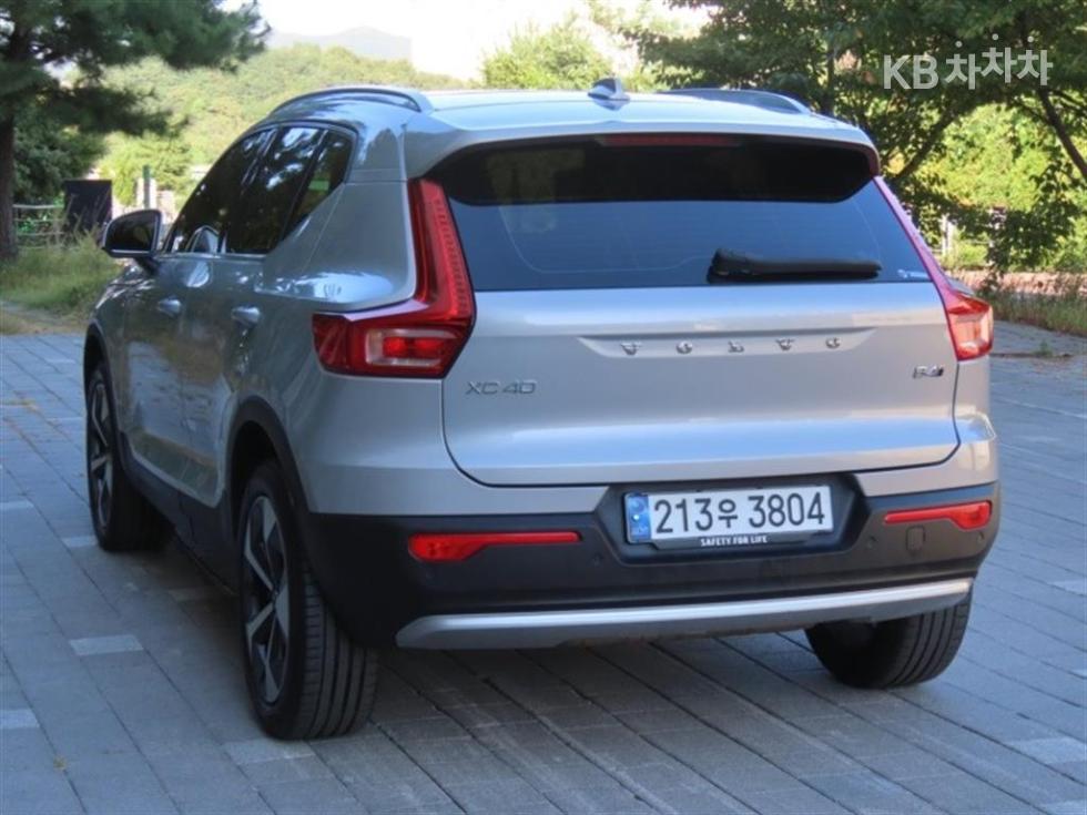 Volvo XC40 Ultimate Bright — фото 4