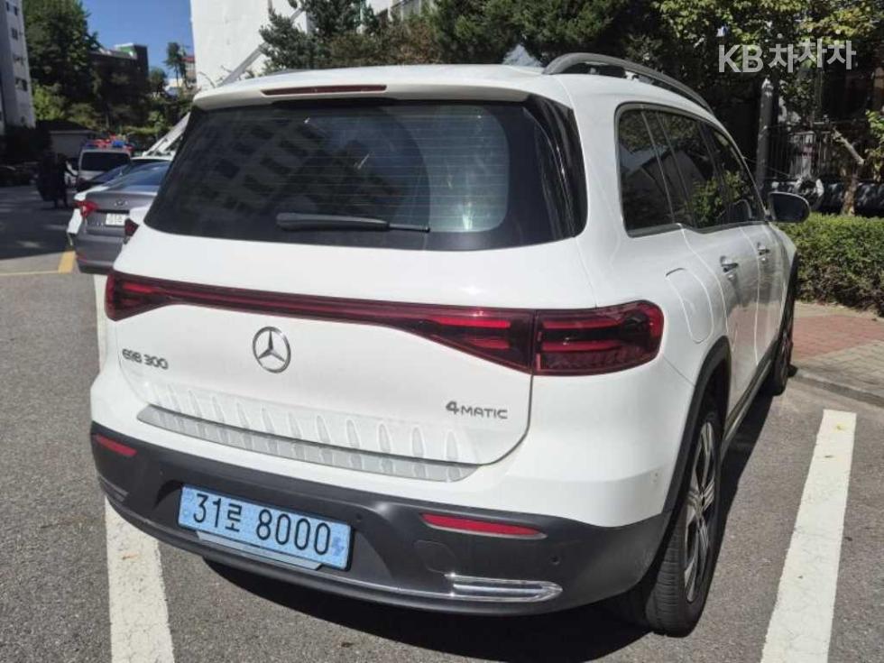 Mercedes-Benz EQB BASE MODEL — фото 3