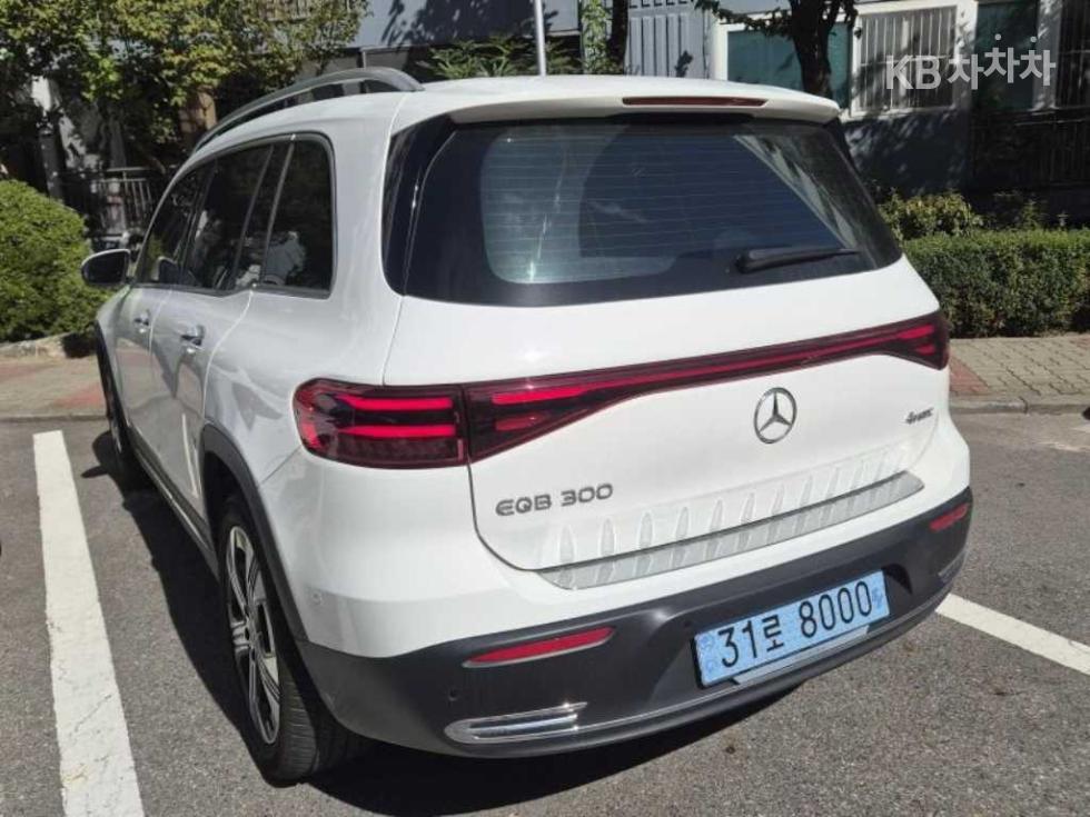 Mercedes-Benz EQB BASE MODEL — фото 4
