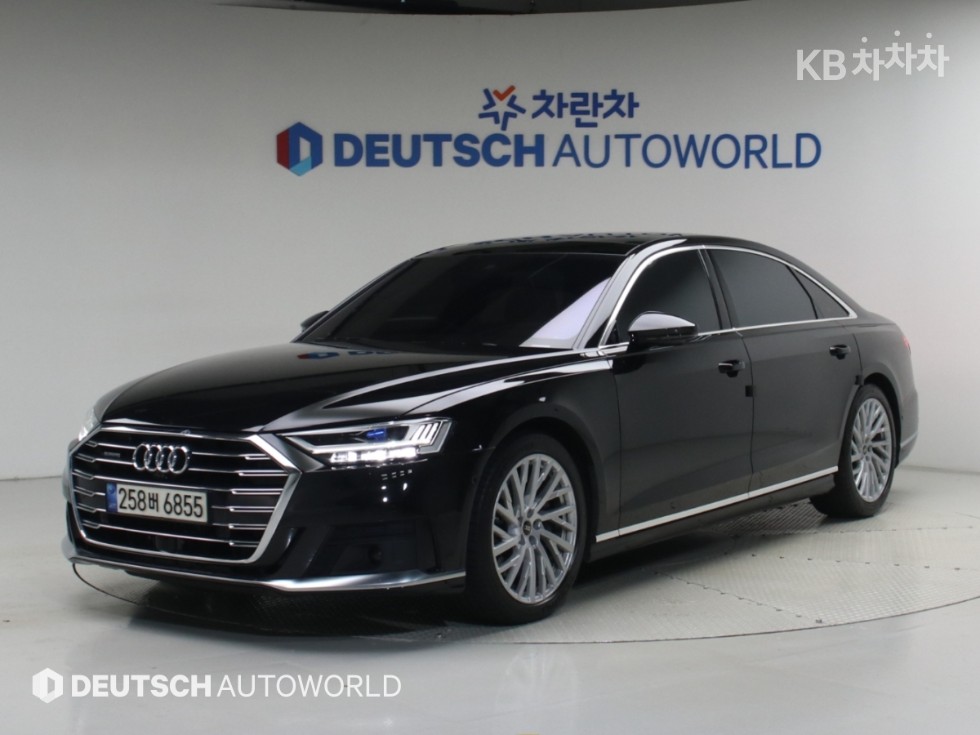 Audi A8 — фото 1