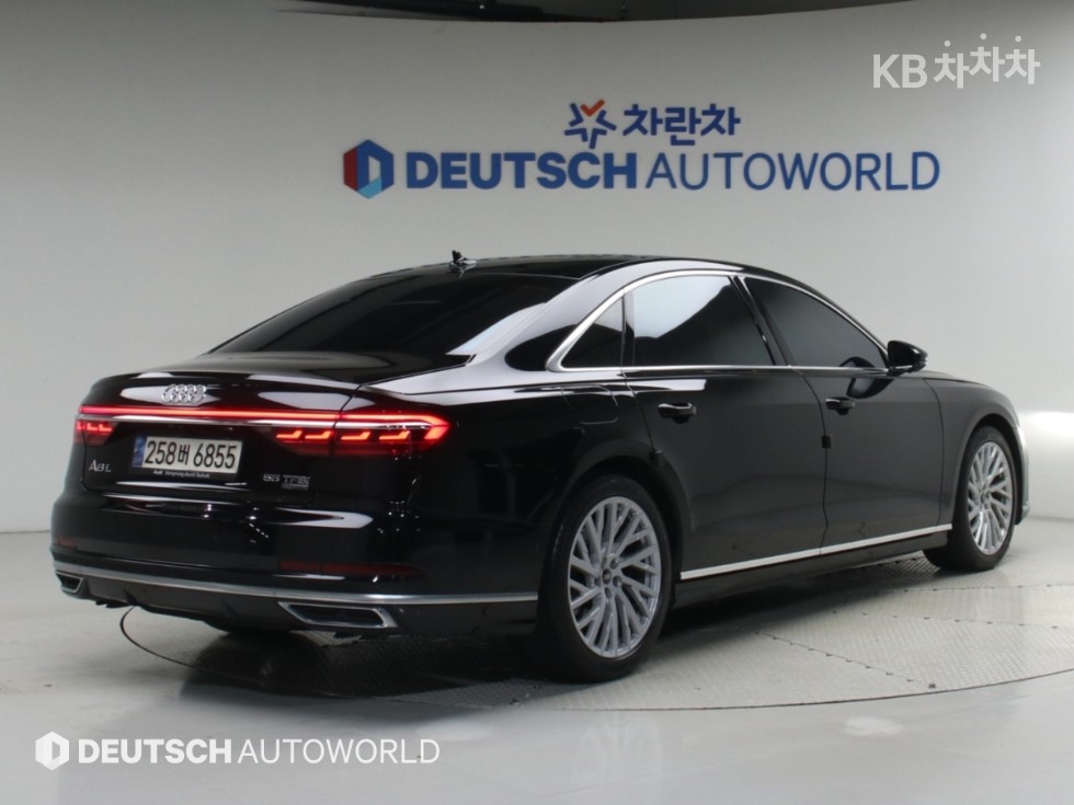 Audi A8 — фото 2