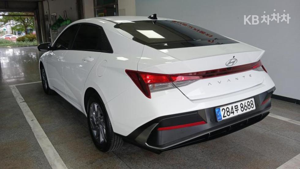 Hyundai Avante — фото 3