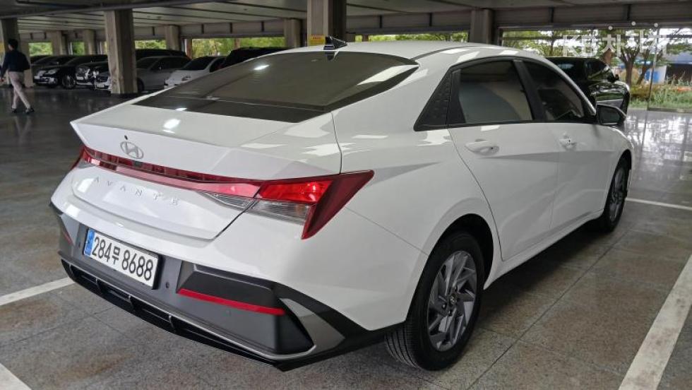 Hyundai Avante — фото 4