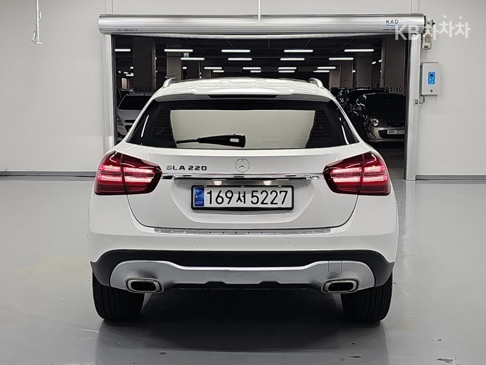 Mercedes-Benz GLA-Class BASE MODEL — фото 3