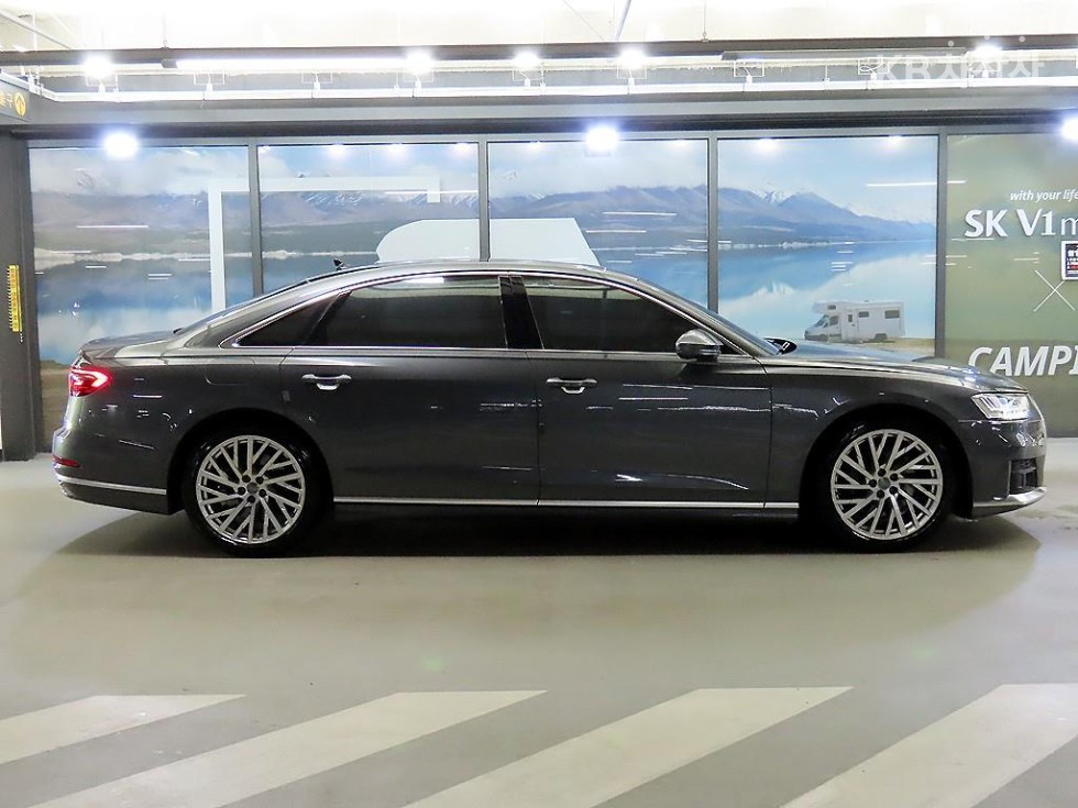 Audi A8 — фото 3