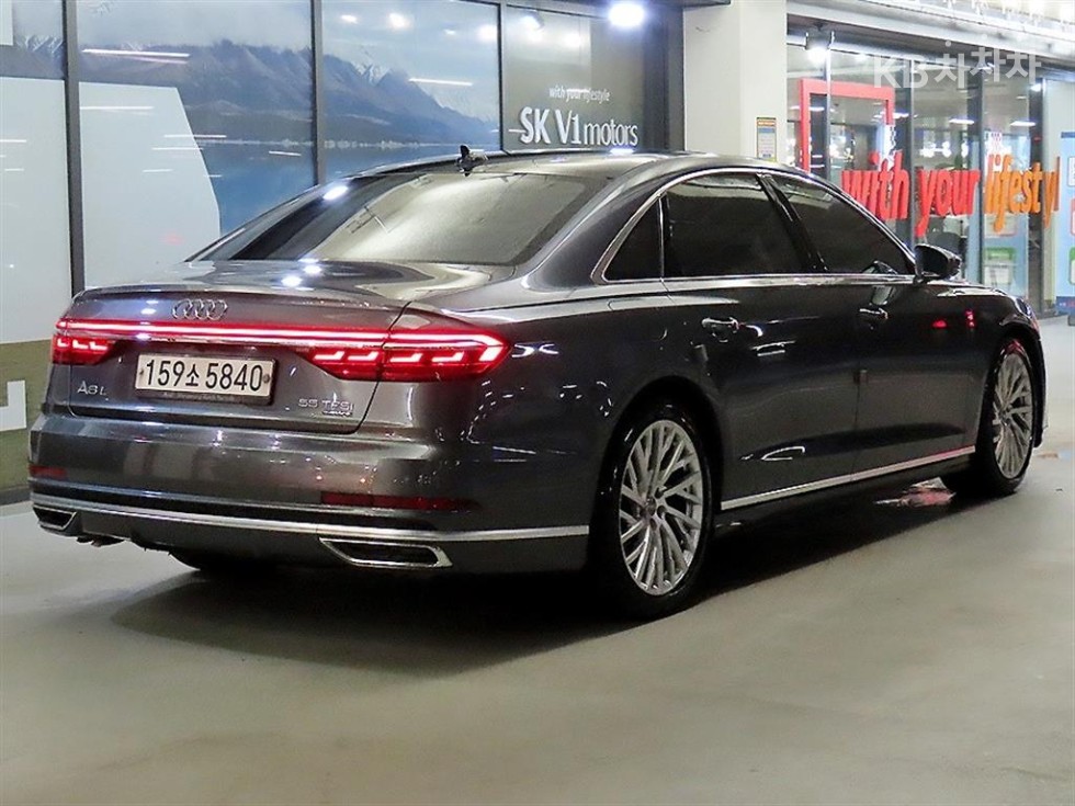 Audi A8 — фото 4