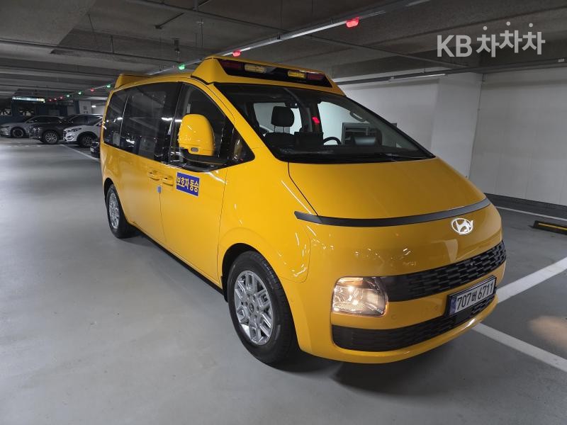 Hyundai Staria BASE MODEL — фото 2