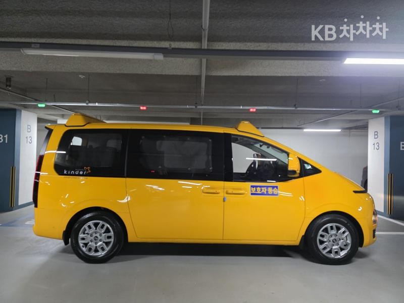 Hyundai Staria BASE MODEL — фото 3