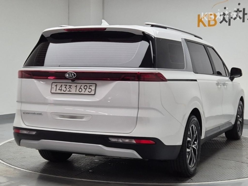 Kia Carnival PRESTIGE — фото 3