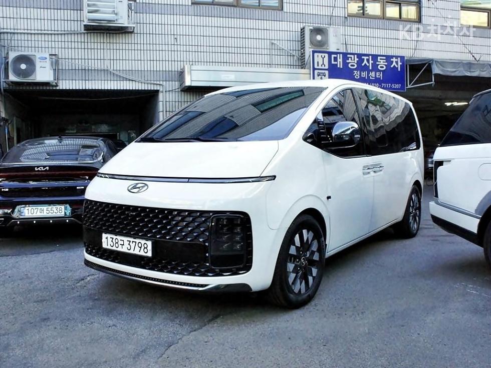 Hyundai Staria BASE MODEL — фото 1