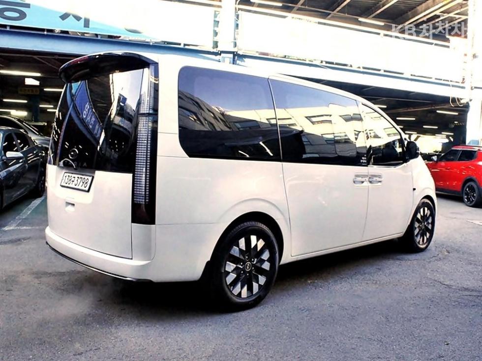 Hyundai Staria BASE MODEL — фото 2
