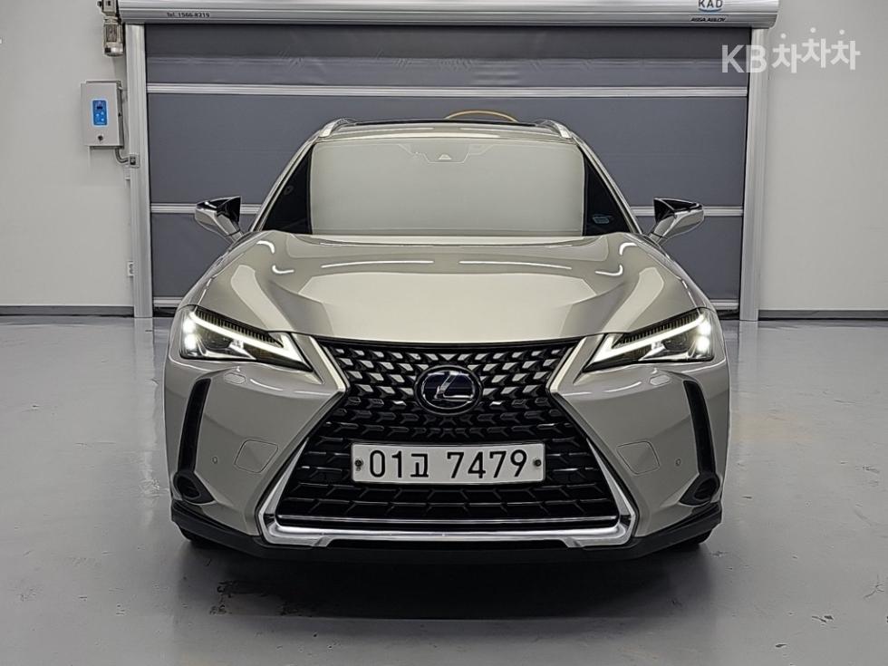Lexus UX BASE MODEL — фото 2