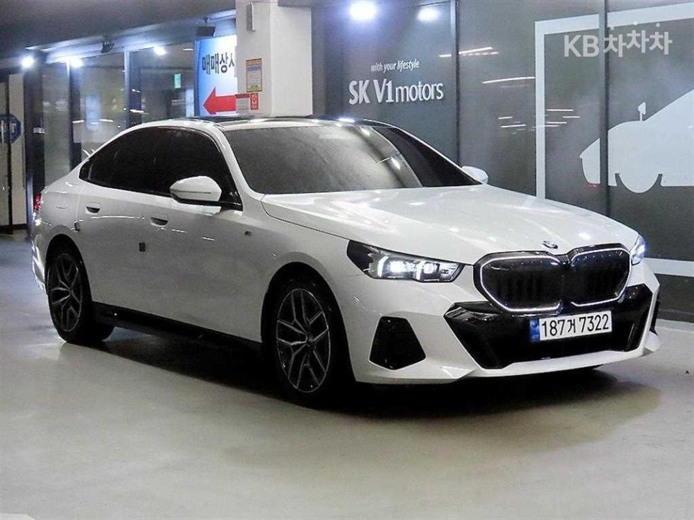 BMW 5 Series SE — фото 1