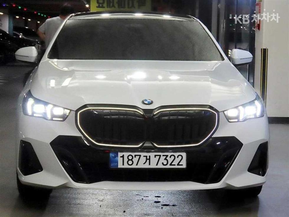 BMW 5 Series SE — фото 2