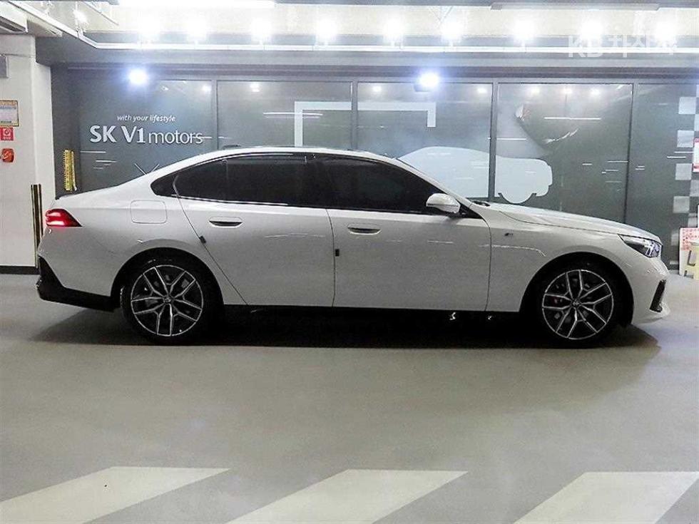 BMW 5 Series SE — фото 3