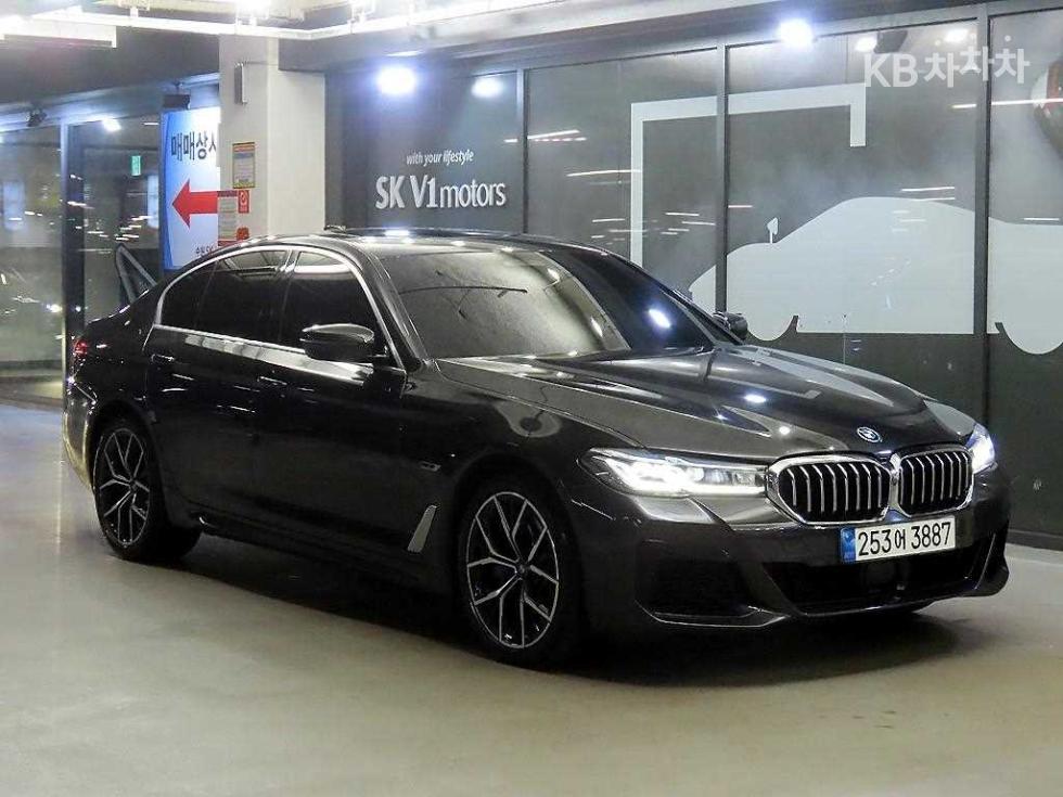 BMW 5 Series M Sport — фото 1