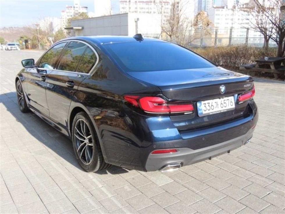 BMW 5 Series M Sport — фото 4
