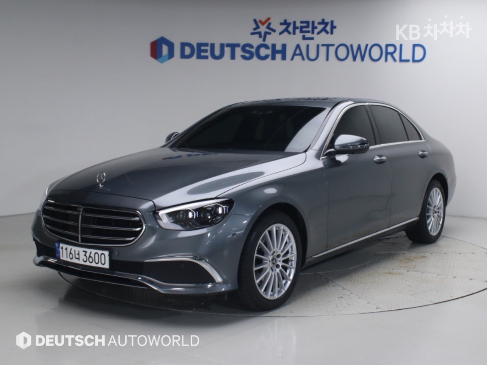 Mercedes-Benz E-Class Exclusive — фото 1