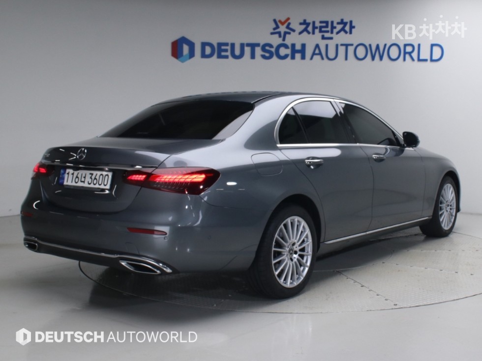Mercedes-Benz E-Class Exclusive — фото 2