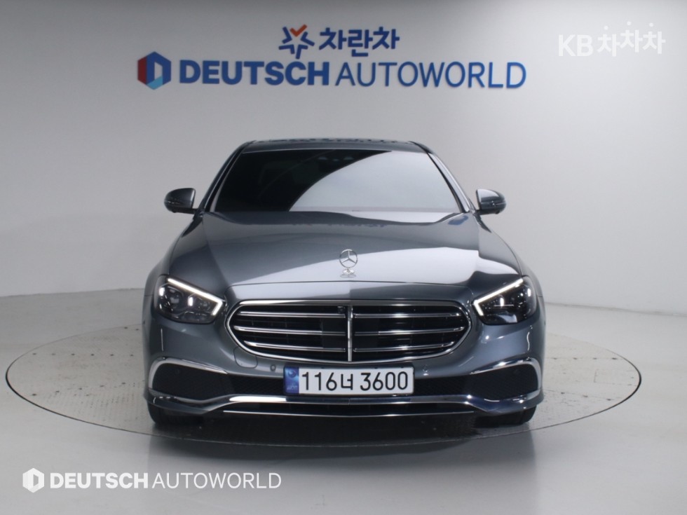 Mercedes-Benz E-Class Exclusive — фото 3