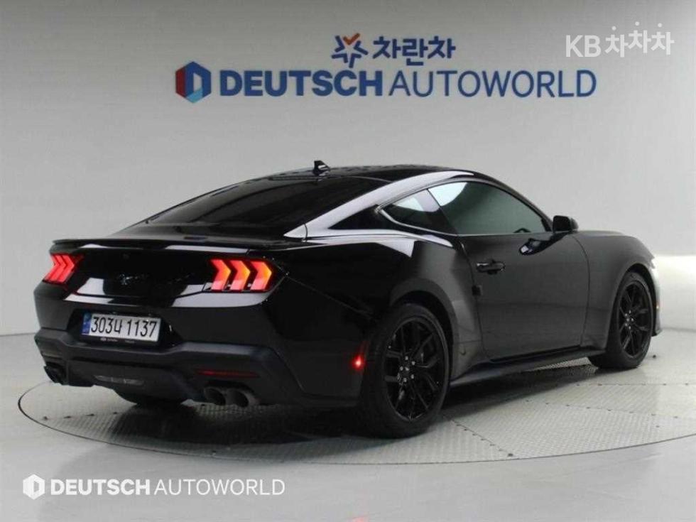 Ford Mustang Premium — фото 2