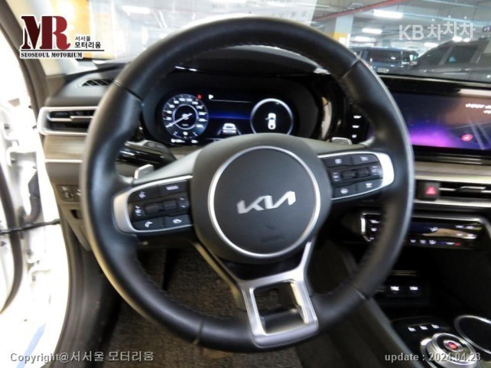 2023 - kia k5