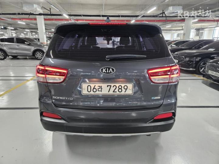 Kia Sorento Diesel 2.0 2WD Prestige 7