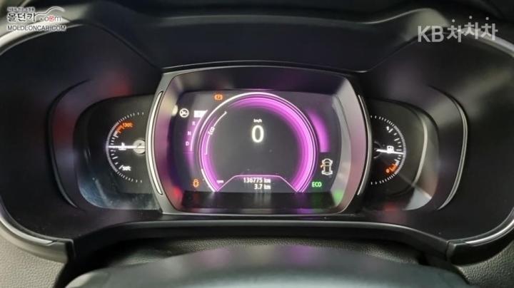 Renault QM6 2.0 LPe 2WD LE 8