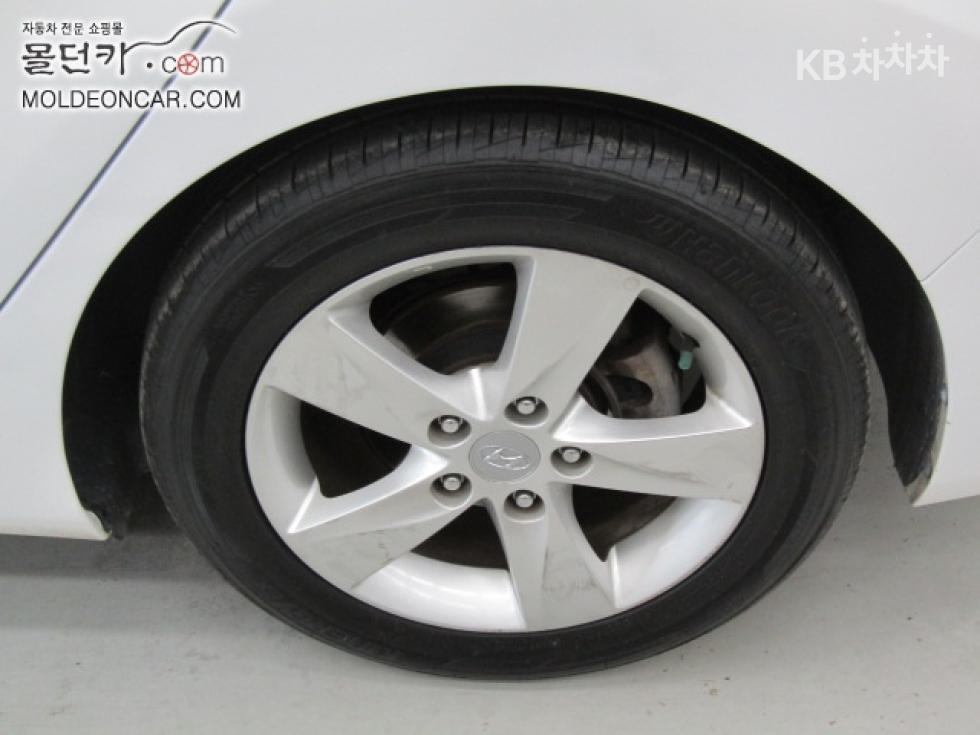 Hyundai Avante — miniaturë 8