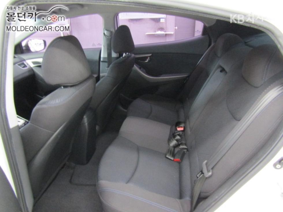 Hyundai Avante — miniaturë 16