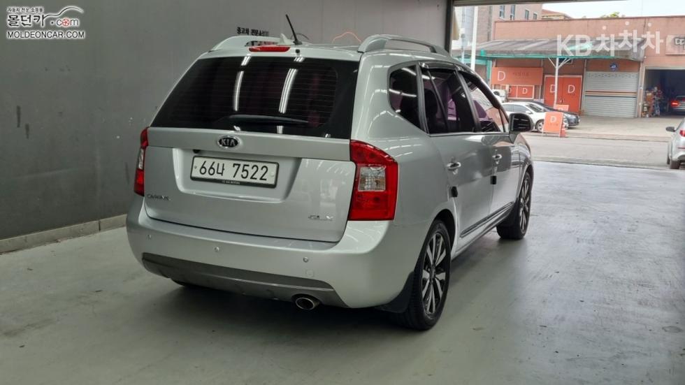 Kia Carens — miniaturë 2