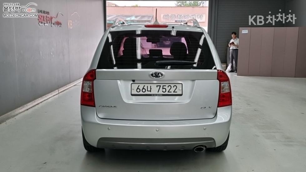Kia Carens — miniaturë 4