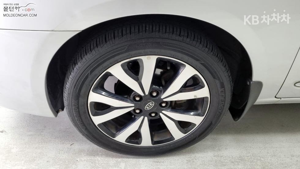 Kia Carens — miniaturë 8