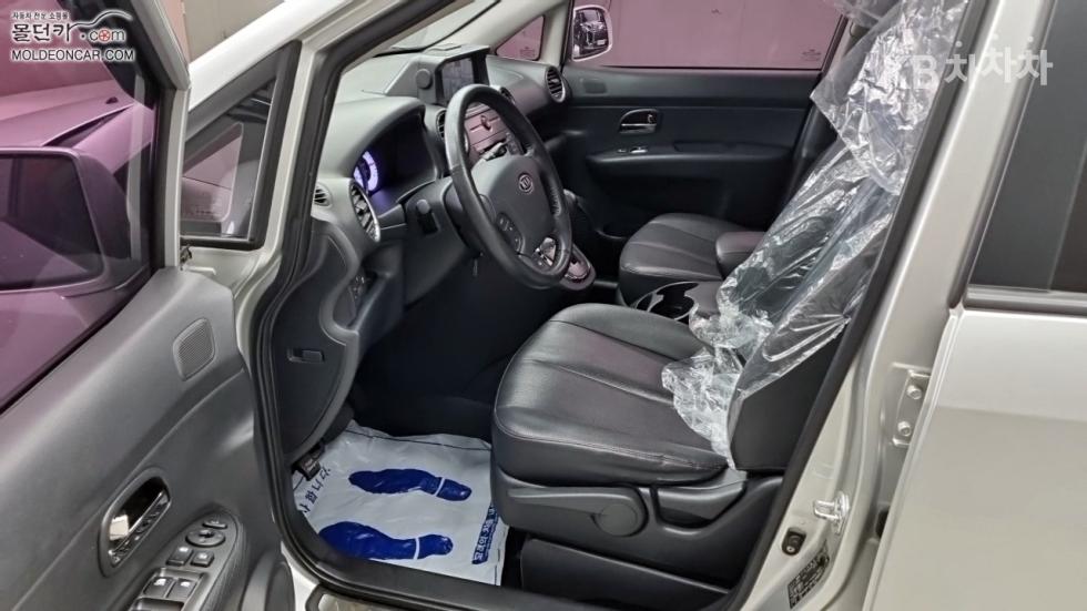Kia Carens — miniaturë 9
