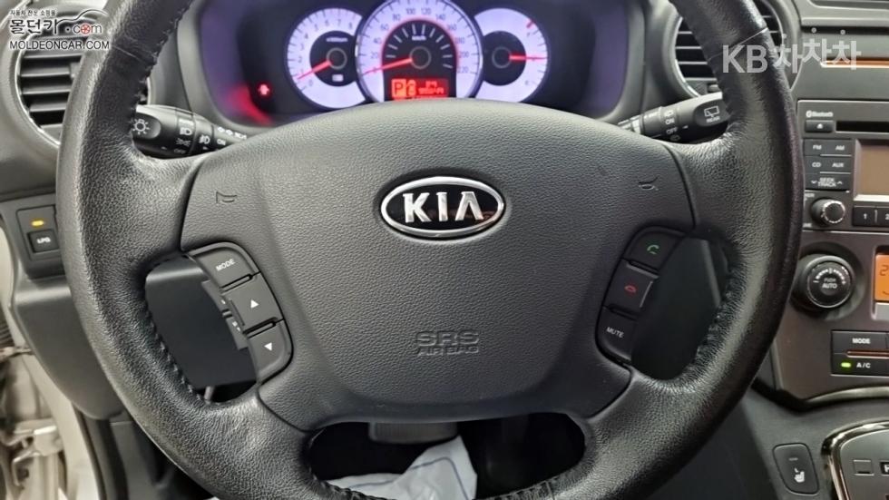 Kia Carens — miniaturë 11