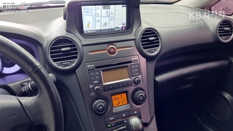Kia Carens — miniaturë 12