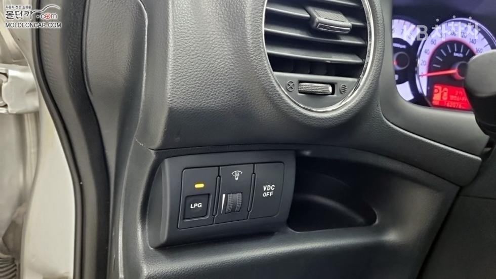 Kia Carens — miniaturë 17