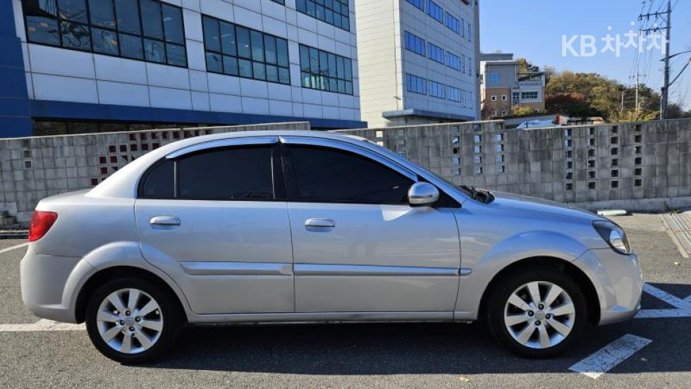 2011 - kia pride