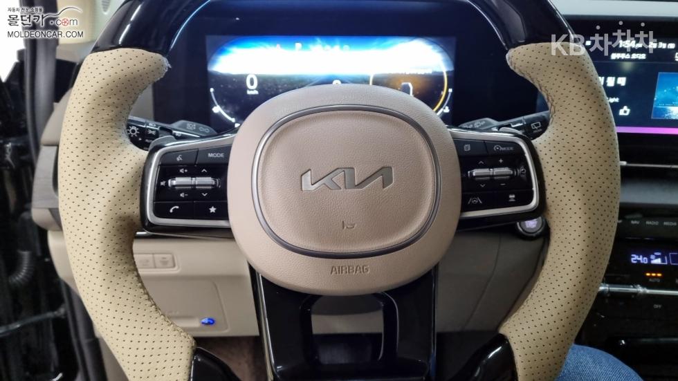 2023 - kia carnival