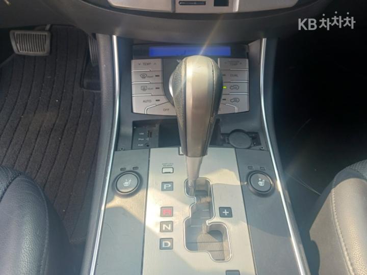 Hyundai Veracruz 2WD 300VX LUXURY 8