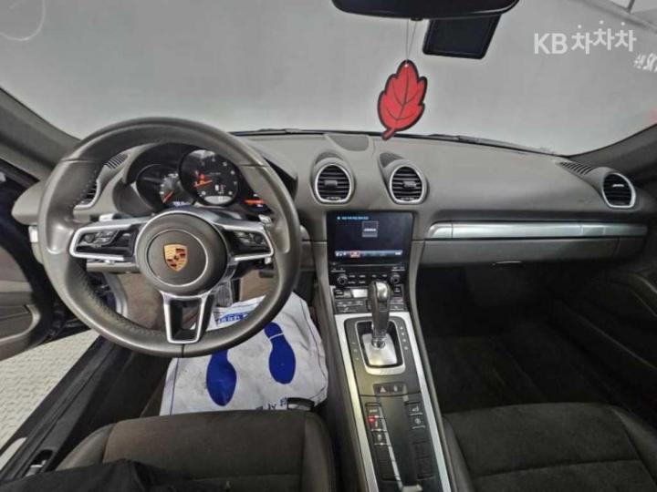Porsche Cayman 718 2.0 8
