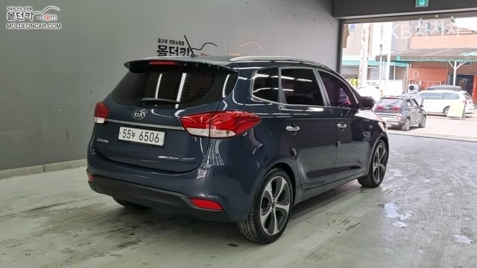 Kia Carens — miniaturë 2