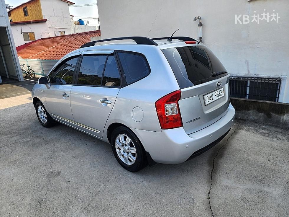 2010 - kia carens