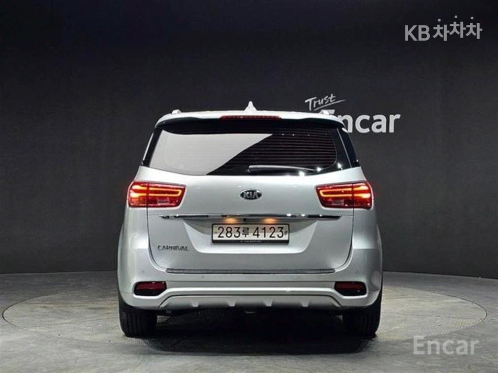 Kia Carnival — miniaturë 2
