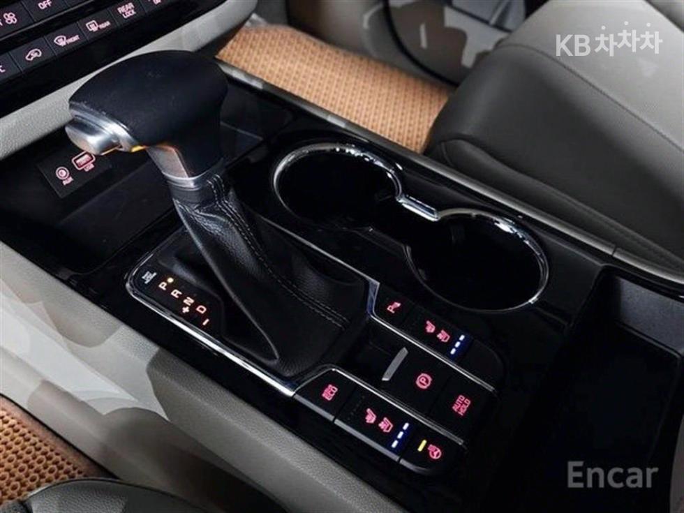 Kia Carnival — miniaturë 9