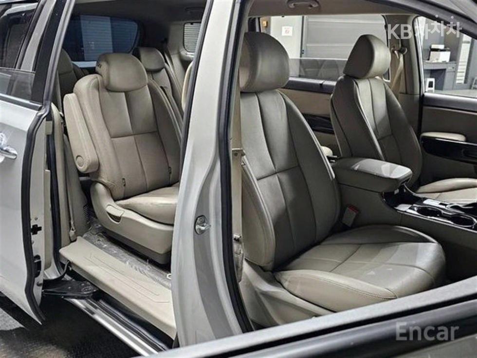Kia Carnival — miniaturë 11