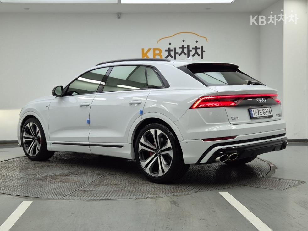 Audi Q8 — miniaturë 3