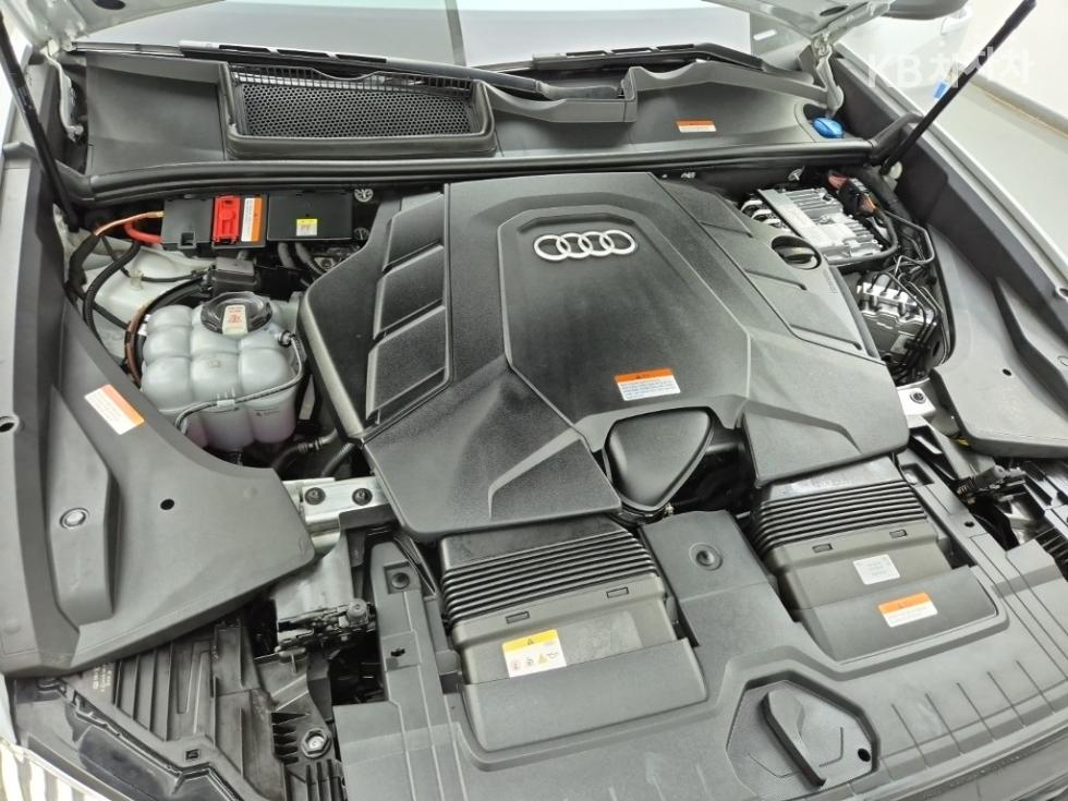 Audi Q8 — miniaturë 6