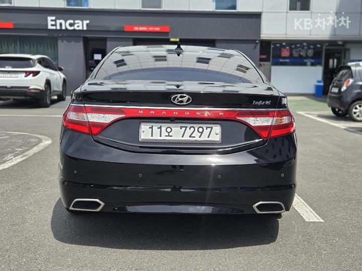 Hyundai Grandeur Hybrid Premium 6